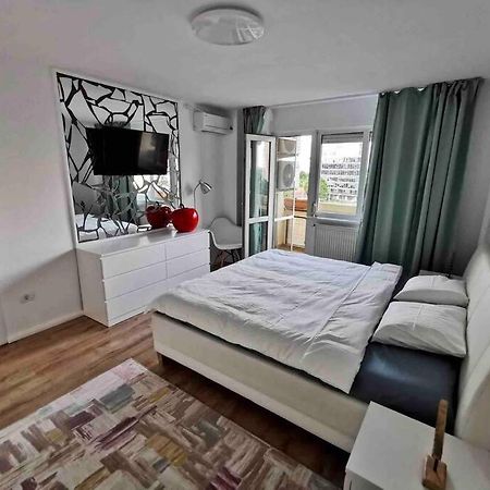 Lovely 3-Bedroom Apartment In The City Center Timisoara Exterior photo