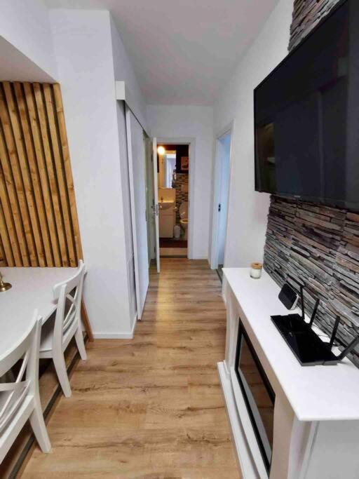 Lovely 3-Bedroom Apartment In The City Center Timisoara Exterior photo
