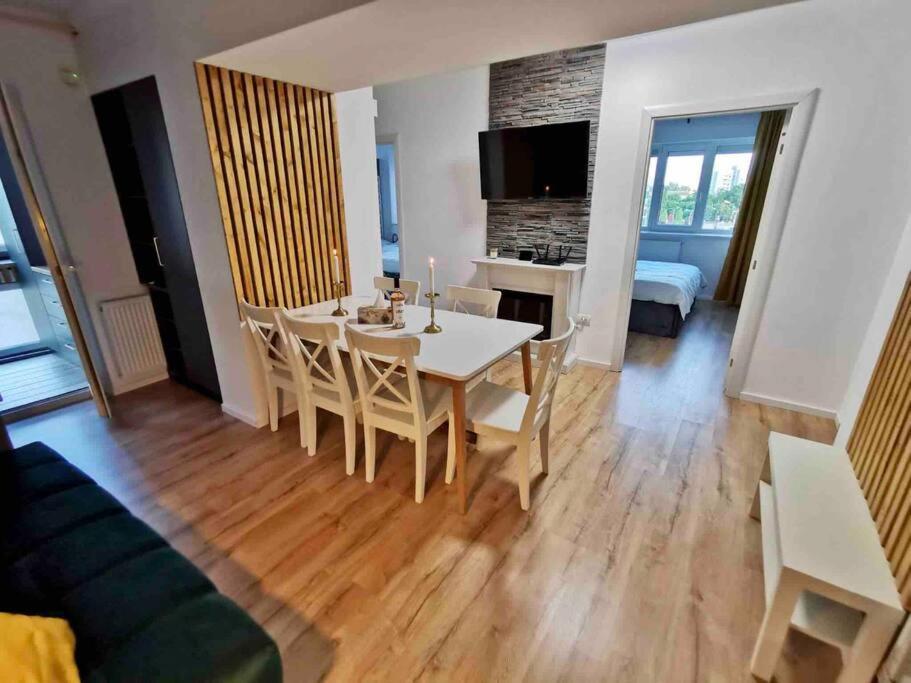 Lovely 3-Bedroom Apartment In The City Center Timisoara Exterior photo