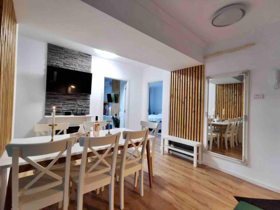 Lovely 3-Bedroom Apartment In The City Center Timisoara Exterior photo